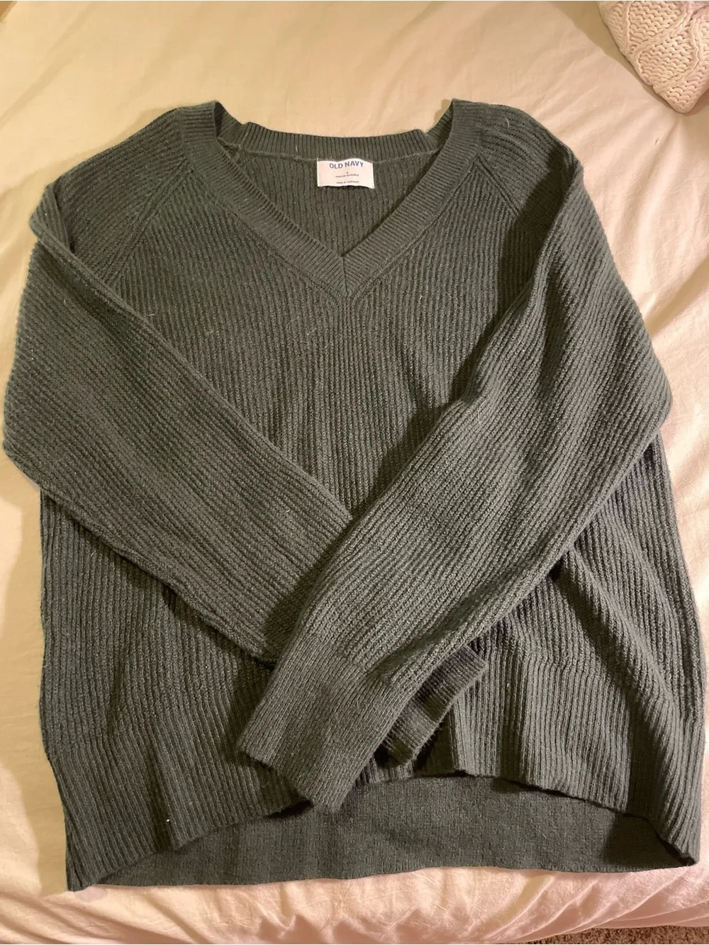 Old Navy V-Neck Crew Sweater in Dark Green